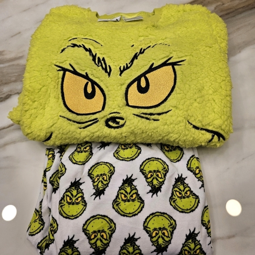 Grinch pajamas size medium
